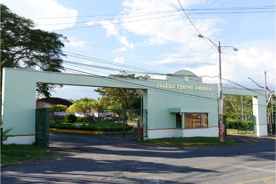Colegios En Juan Guerra